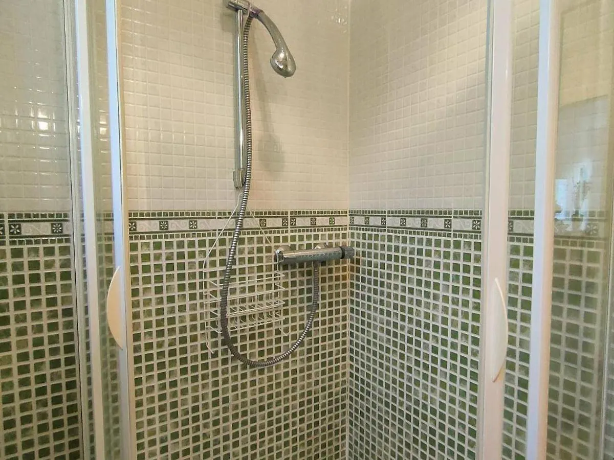 Appartement T3 Pres Telecabine Et Commerces, 6 Pers, Parking - Fr-1-234-208 Cauterets 0*,  France